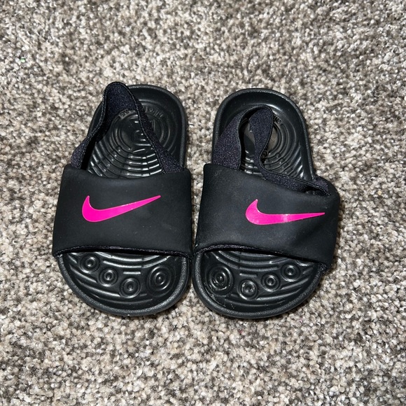Nike Kids Black and Pink Sandals - Picture 2 of 5